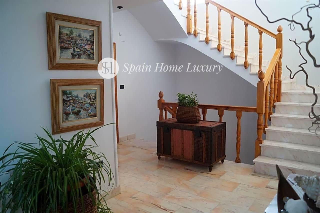 7 soverom Villa til salgs i Oliva med svømmebasseng - € 1 650 000 (Ref: 8658927)