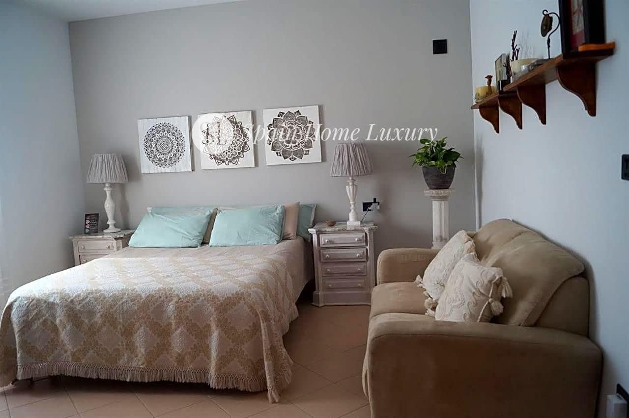 7 soverom Villa til salgs i Oliva med svømmebasseng - € 1 650 000 (Ref: 8658927)