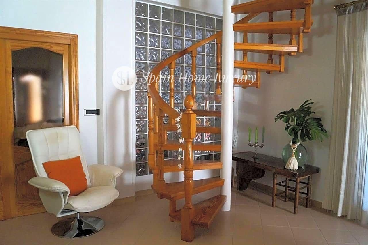 7 soverom Villa til salgs i Oliva med svømmebasseng - € 1 650 000 (Ref: 8658927)