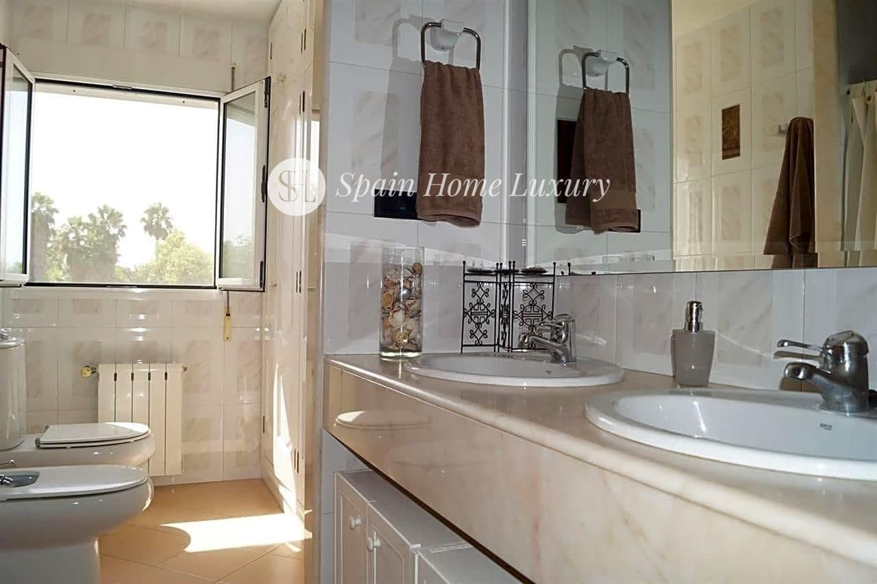 7 soverom Villa til salgs i Oliva med svømmebasseng - € 1 650 000 (Ref: 8658927)