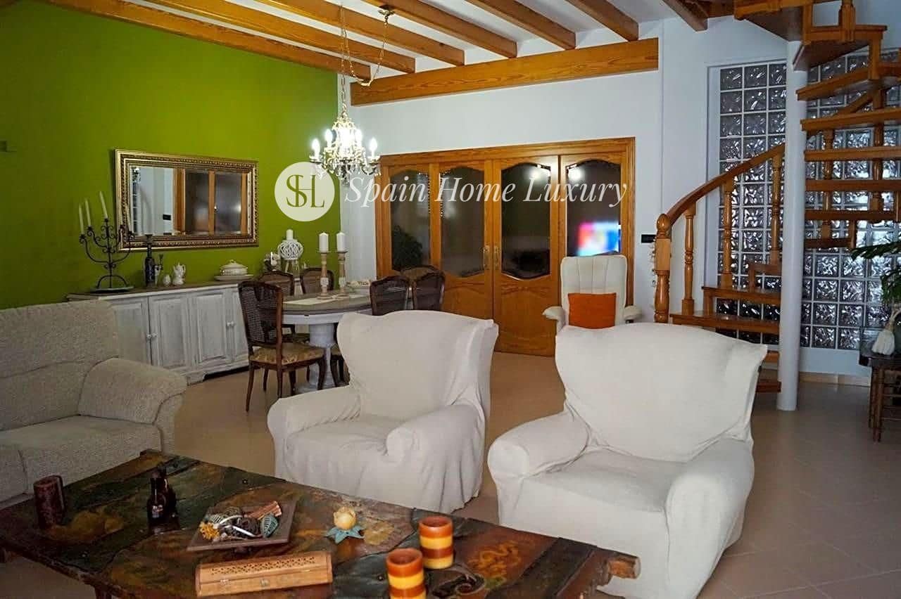 7 soverom Villa til salgs i Oliva med svømmebasseng - € 1 650 000 (Ref: 8658927)