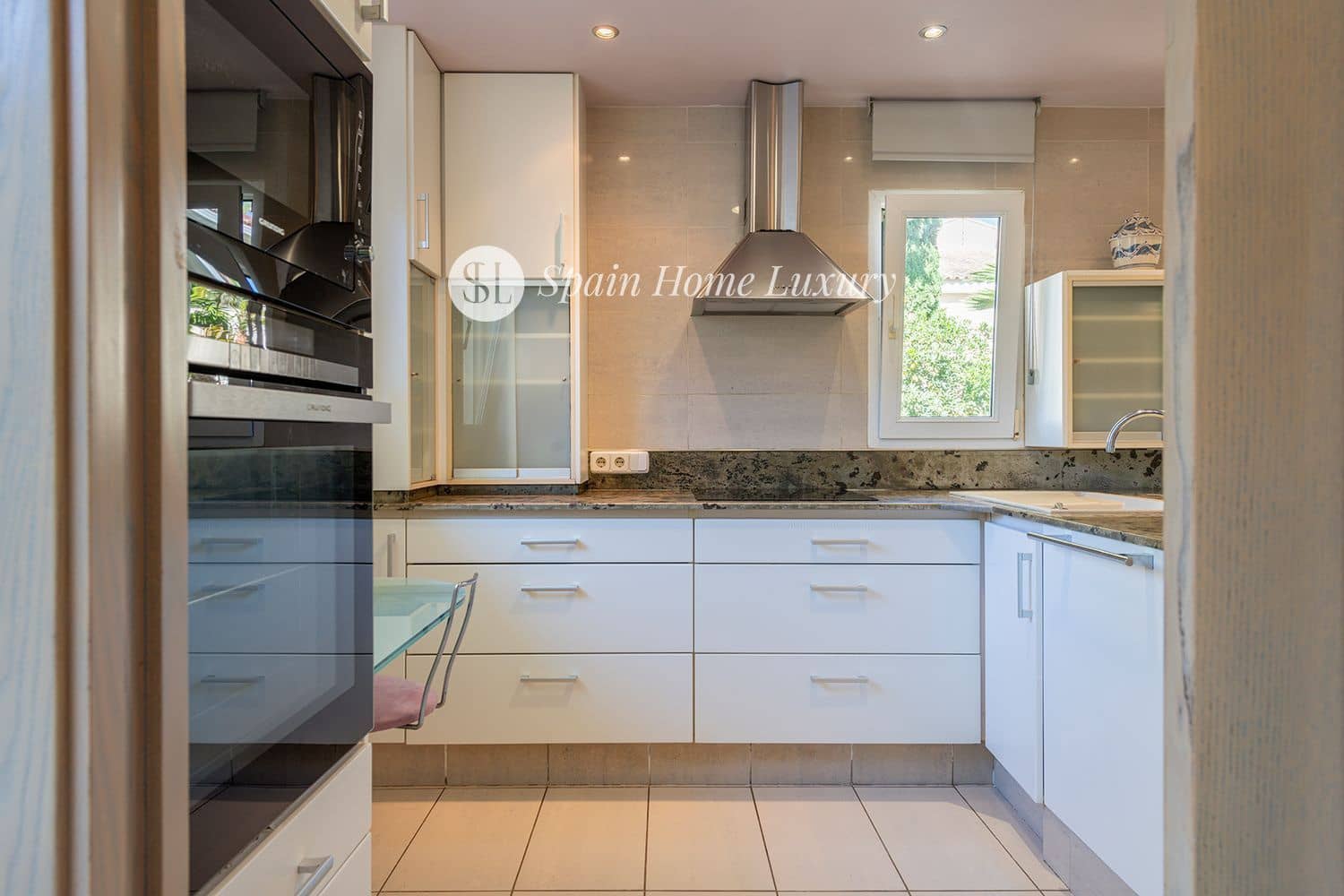 5 soveværelse Villa til salg i La Pobla de Vallbona med swimmingpool garage - € 875.000 (Ref: 8678496)