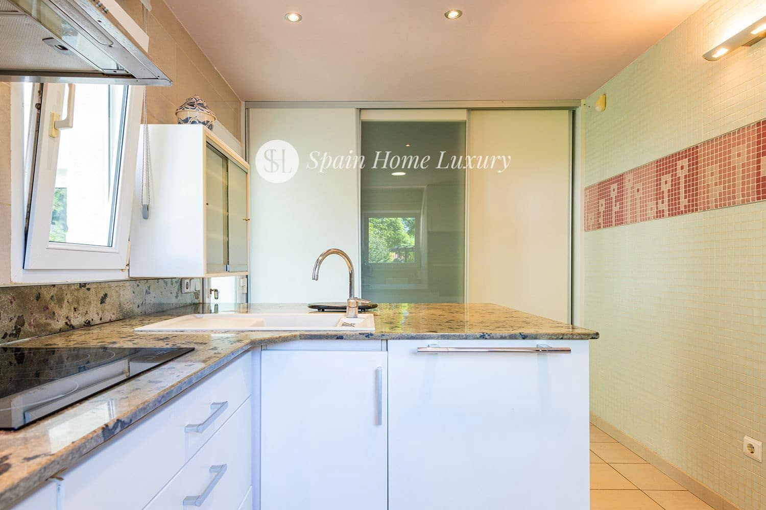 5 soveværelse Villa til salg i La Pobla de Vallbona med swimmingpool garage - € 875.000 (Ref: 8678496)