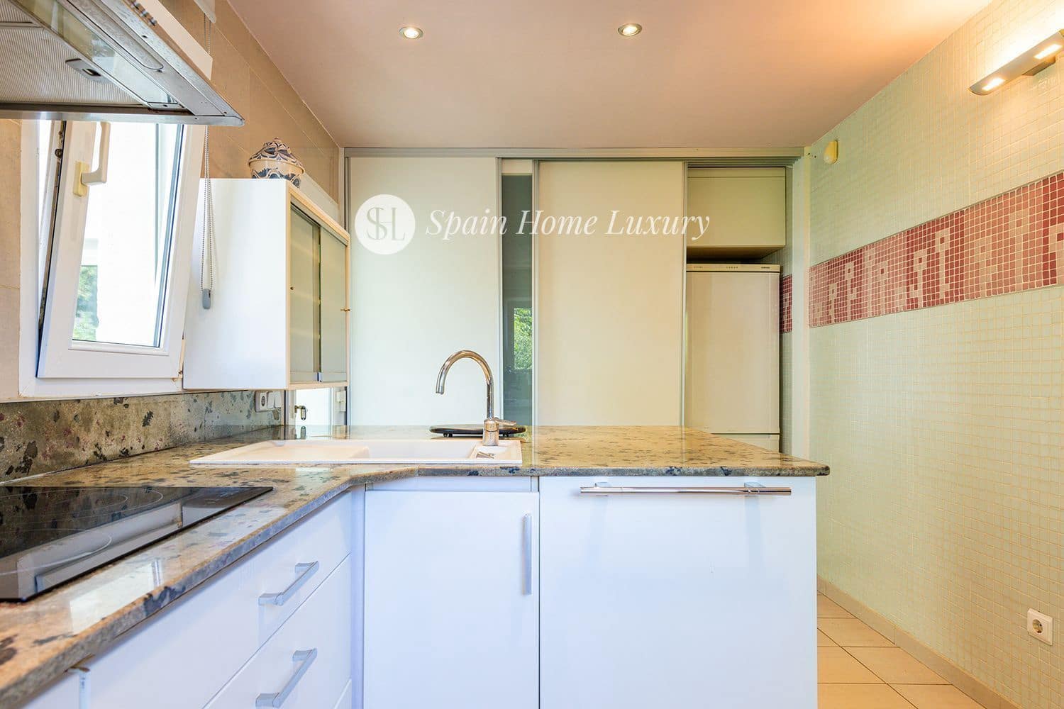 5 soveværelse Villa til salg i La Pobla de Vallbona med swimmingpool garage - € 875.000 (Ref: 8678496)