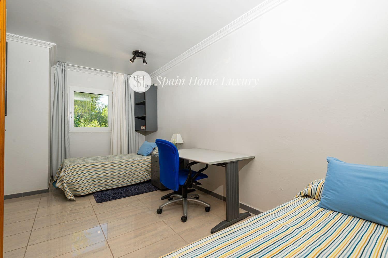 5 soveværelse Villa til salg i La Pobla de Vallbona med swimmingpool garage - € 875.000 (Ref: 8678496)