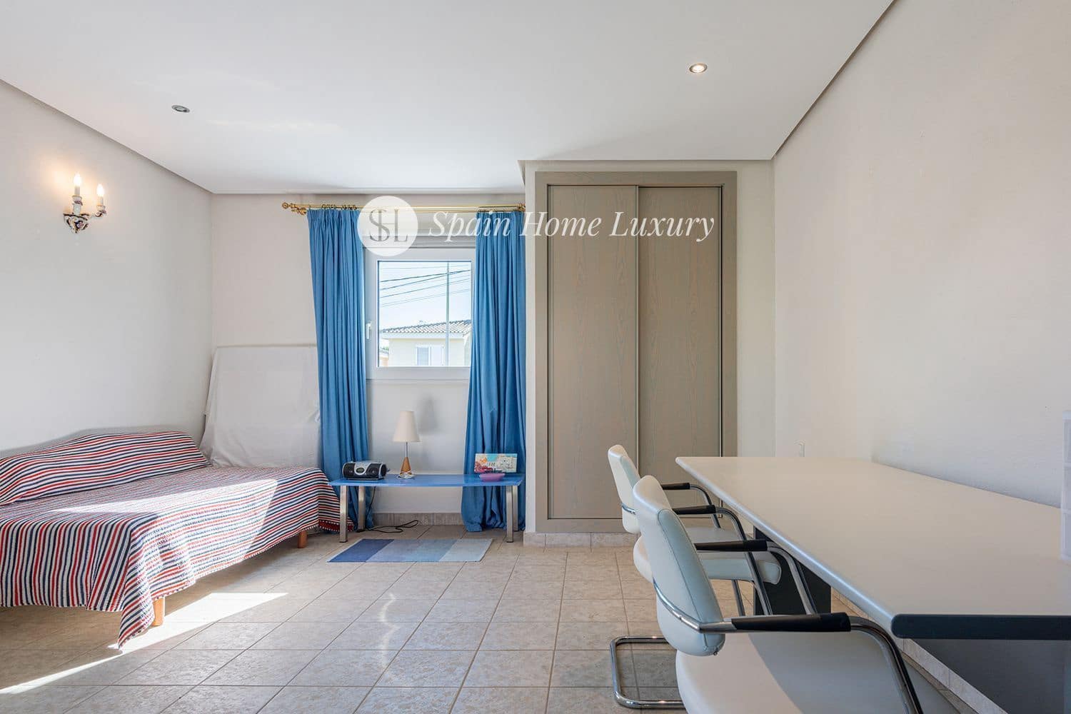 5 soveværelse Villa til salg i La Pobla de Vallbona med swimmingpool garage - € 875.000 (Ref: 8678496)