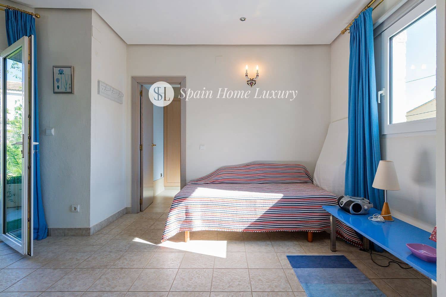 5 soveværelse Villa til salg i La Pobla de Vallbona med swimmingpool garage - € 875.000 (Ref: 8678496)