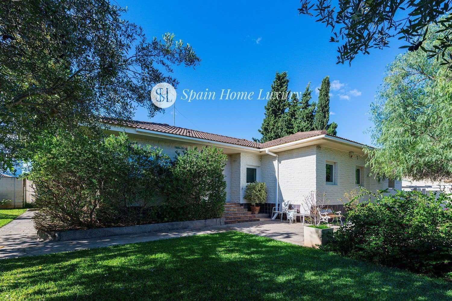 5 soveværelse Villa til salg i La Pobla de Vallbona med swimmingpool garage - € 875.000 (Ref: 8678496)