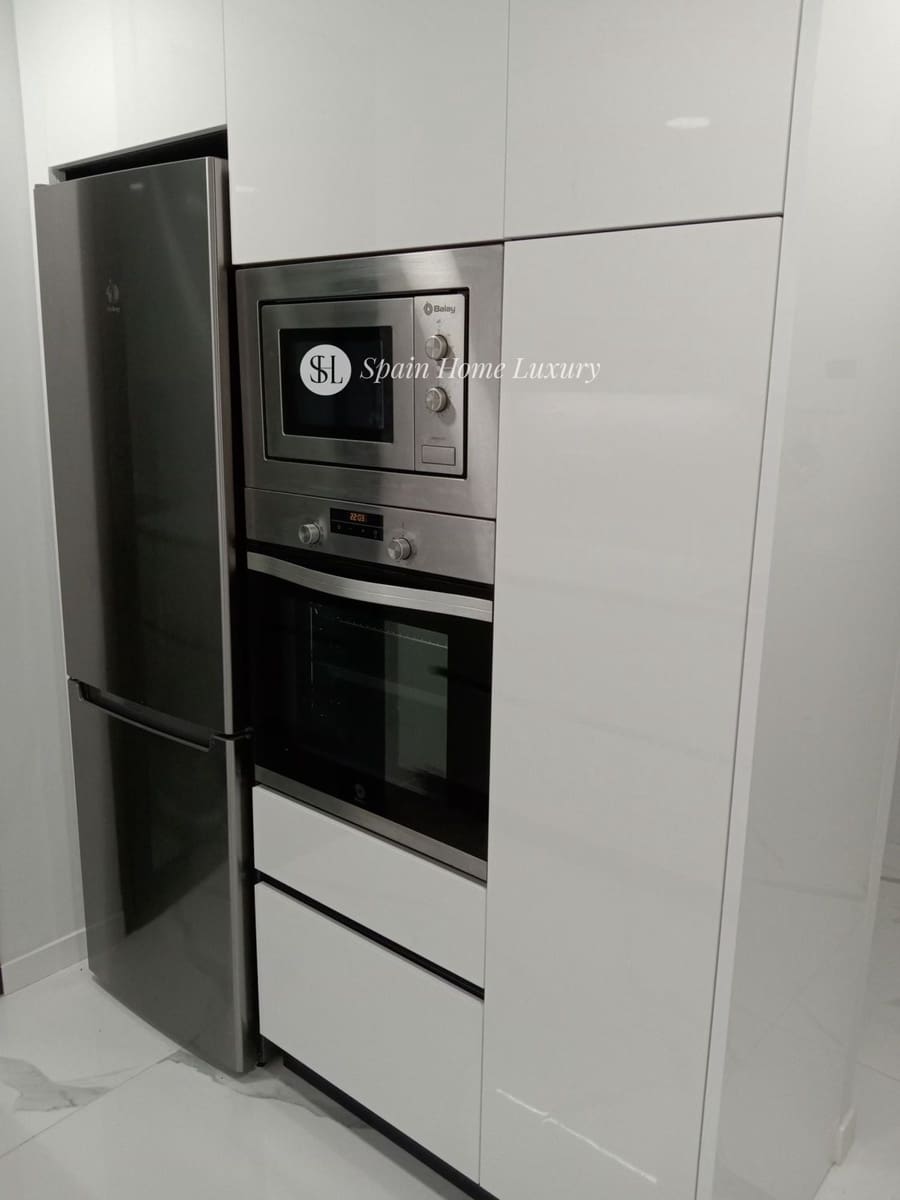 2 slaapkamer Penthouse te koop in Benidorm met zwembad - € 517.000 (Ref: 8905587)