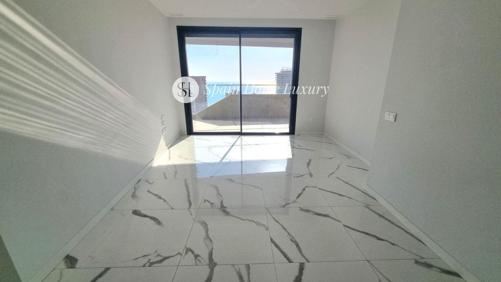 2 slaapkamer Penthouse te koop in Benidorm met zwembad - € 517.000 (Ref: 8905587)