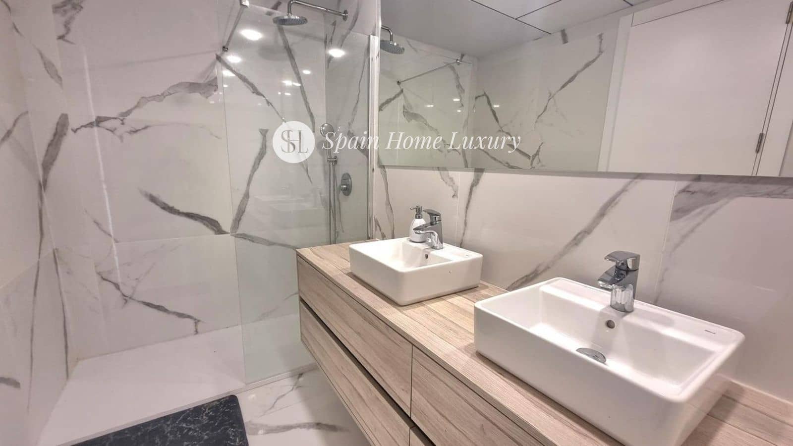 2 slaapkamer Penthouse te koop in Benidorm met zwembad - € 517.000 (Ref: 8905587)