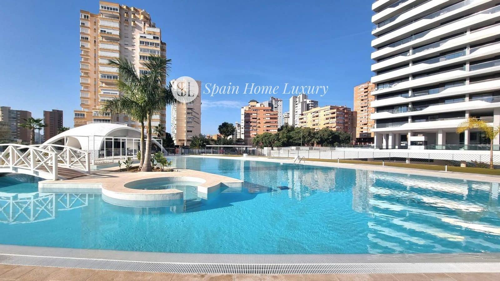2 slaapkamer Penthouse te koop in Benidorm met zwembad - € 517.000 (Ref: 8905587)