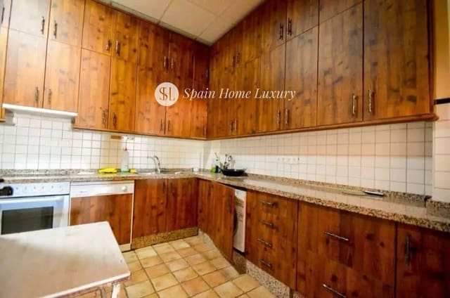 Hotel til salg i Guaro med swimmingpool garage - € 780.000 (Ref: 8949236)