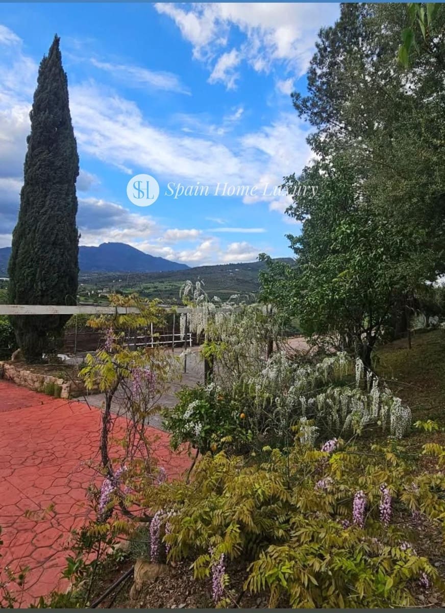 Hotell til salgs i Guaro med svømmebasseng garasje - € 780 000 (Ref: 8949236)