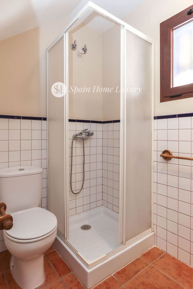 Hotell til salgs i Guaro med svømmebasseng garasje - € 780 000 (Ref: 8949236)