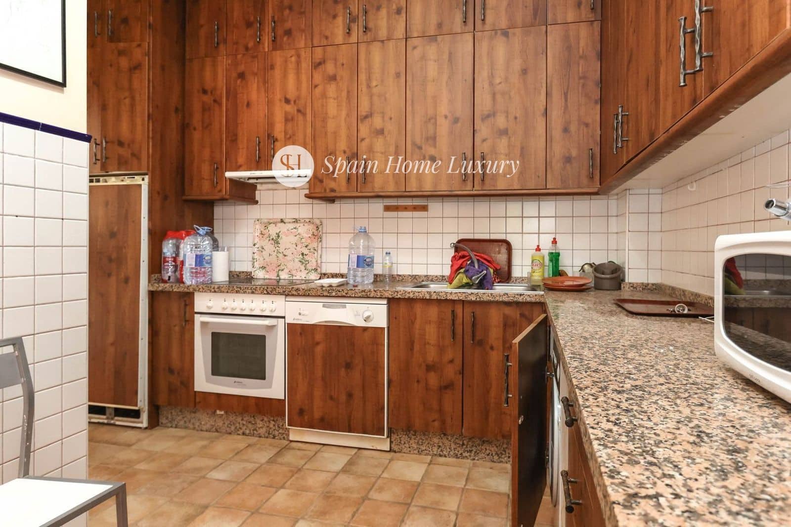 Hotell til salgs i Guaro med svømmebasseng garasje - € 780 000 (Ref: 8949236)