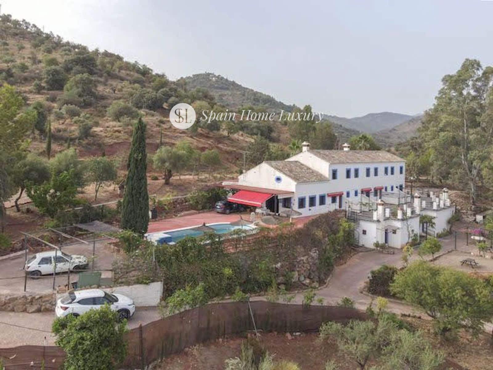 Hotell til salgs i Guaro med svømmebasseng garasje - € 780 000 (Ref: 8949236)