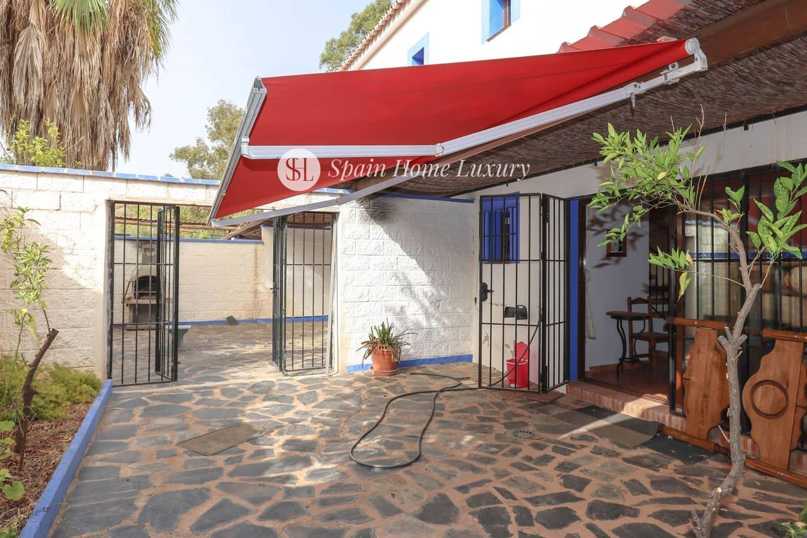 Hotell til salgs i Guaro med svømmebasseng garasje - € 780 000 (Ref: 8949236)