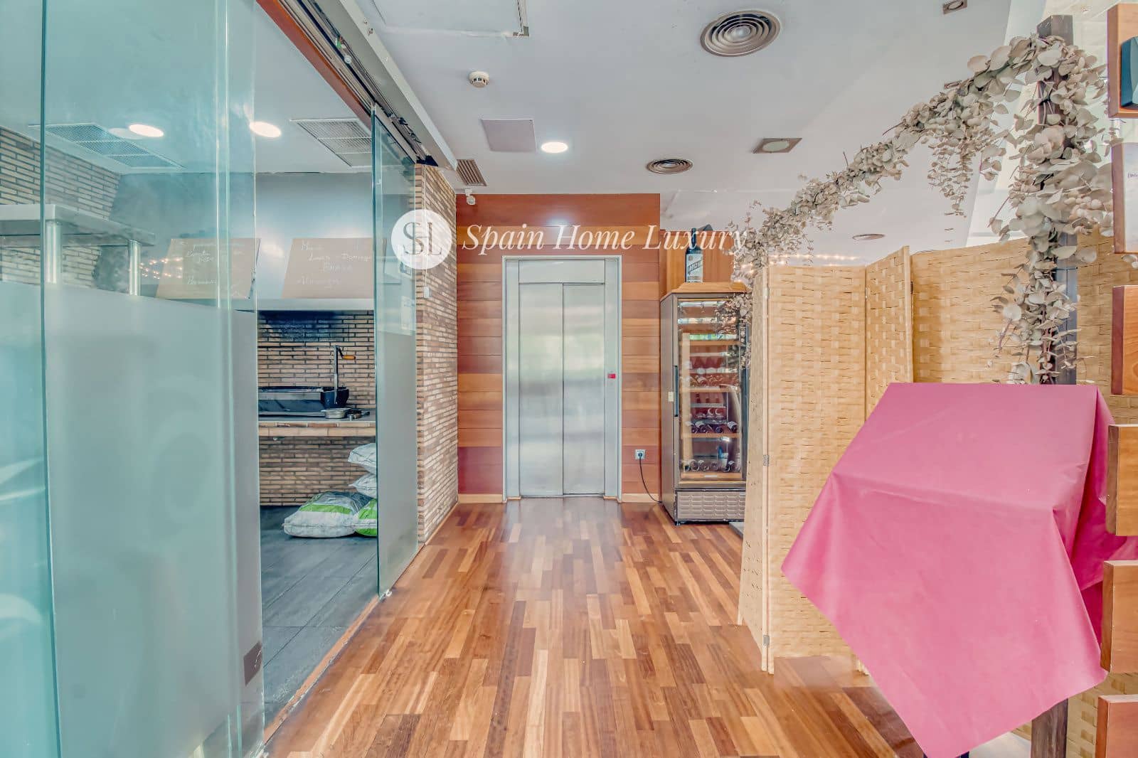 14 quarto Restaurante/Bar para venda em Alzira - 2 490 000 € (Ref: 9004113)