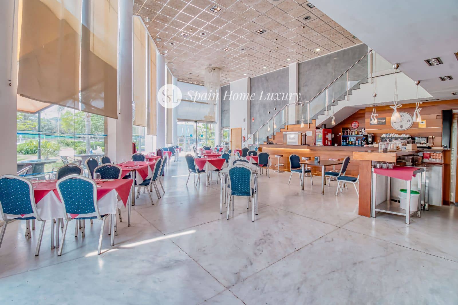 14 quarto Restaurante/Bar para venda em Alzira - 2 490 000 € (Ref: 9004113)