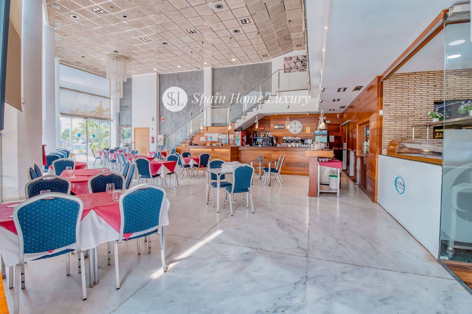 14 quarto Restaurante/Bar para venda em Alzira - 2 490 000 € (Ref: 9004113)