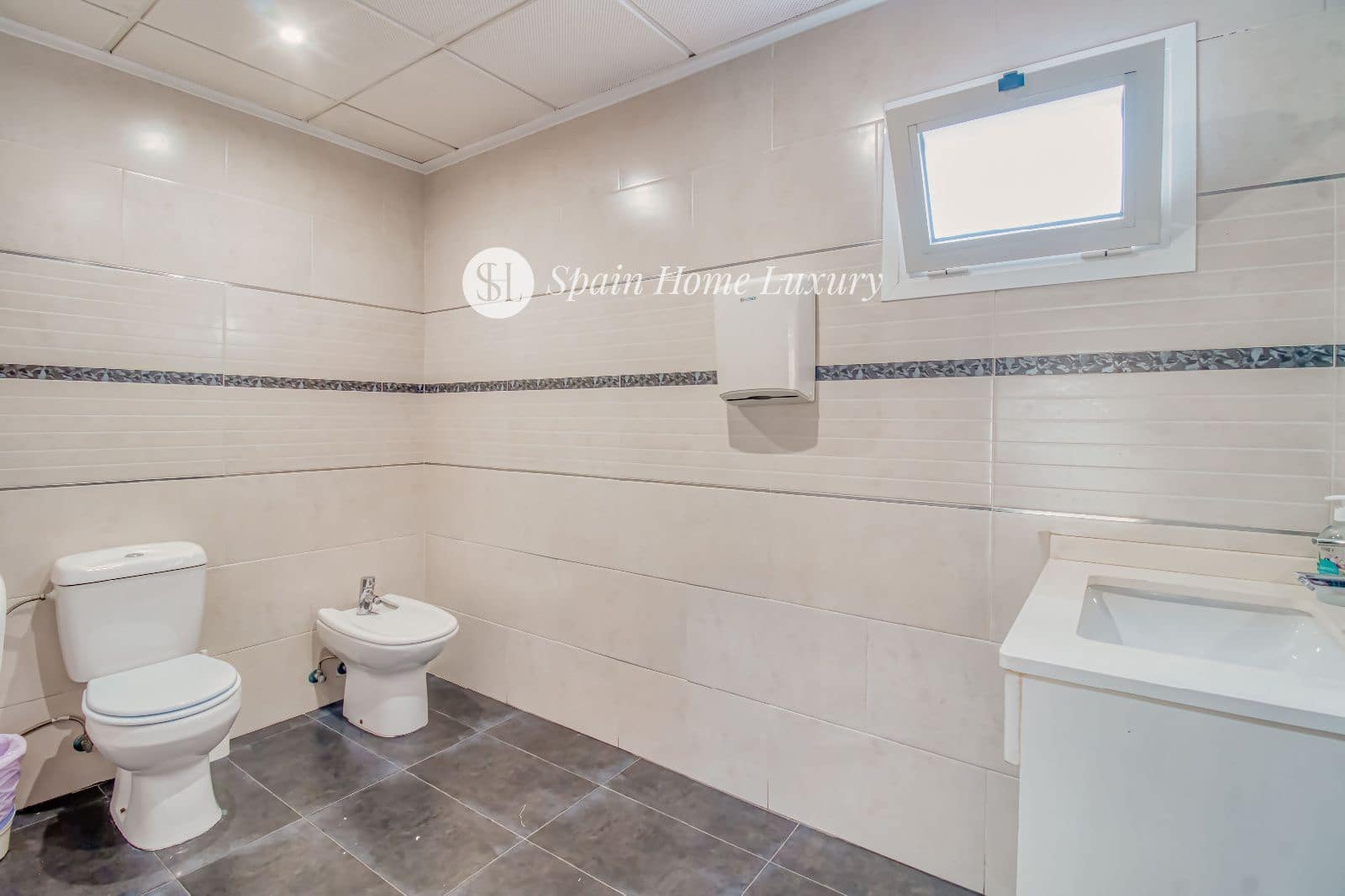 14 quarto Restaurante/Bar para venda em Alzira - 2 490 000 € (Ref: 9004113)