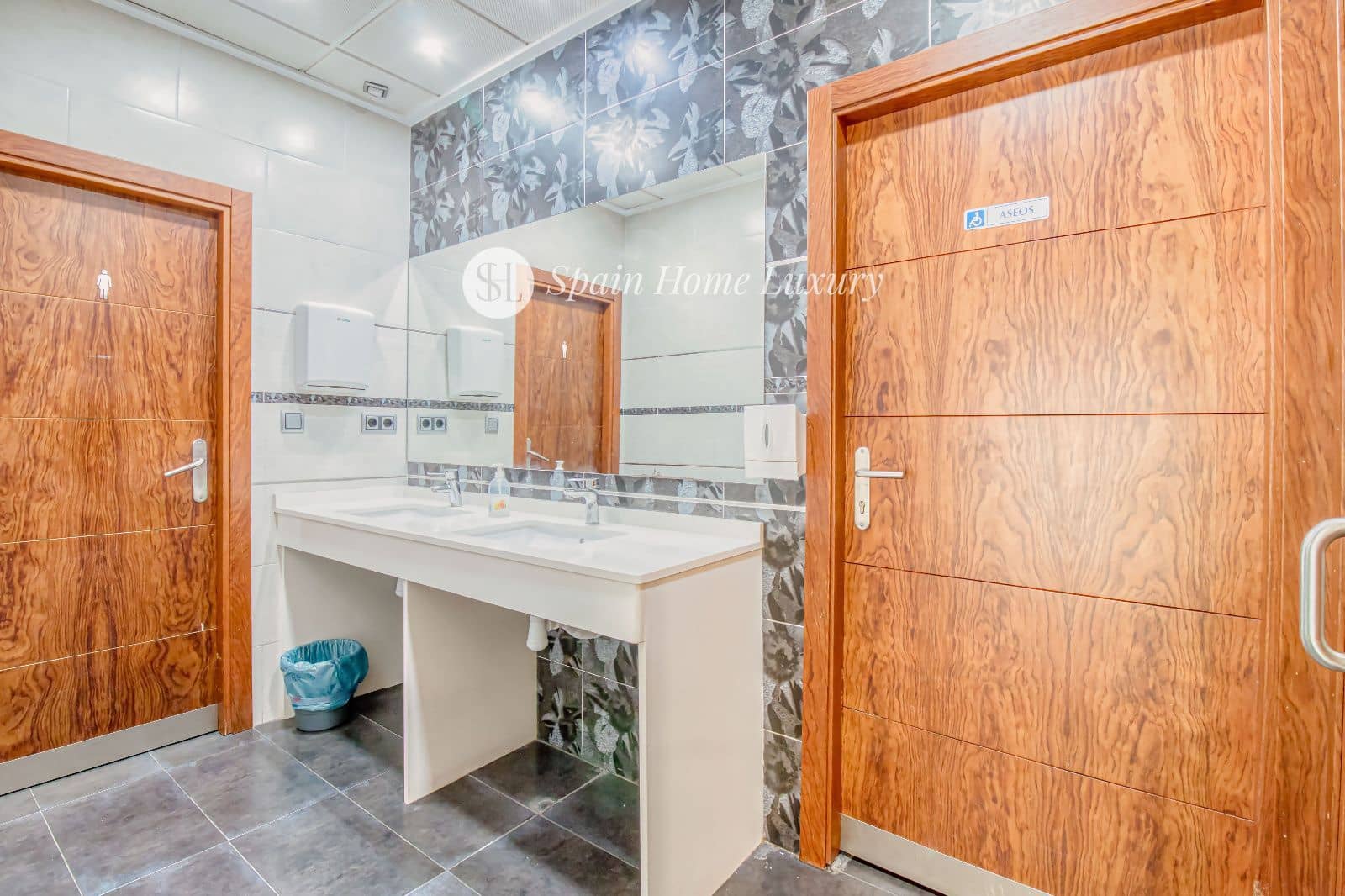 14 quarto Restaurante/Bar para venda em Alzira - 2 490 000 € (Ref: 9004113)