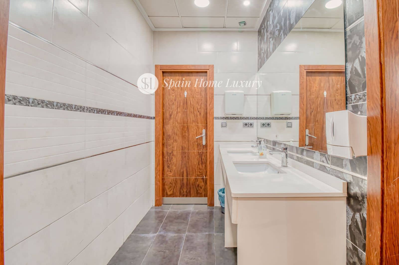 14 quarto Restaurante/Bar para venda em Alzira - 2 490 000 € (Ref: 9004113)