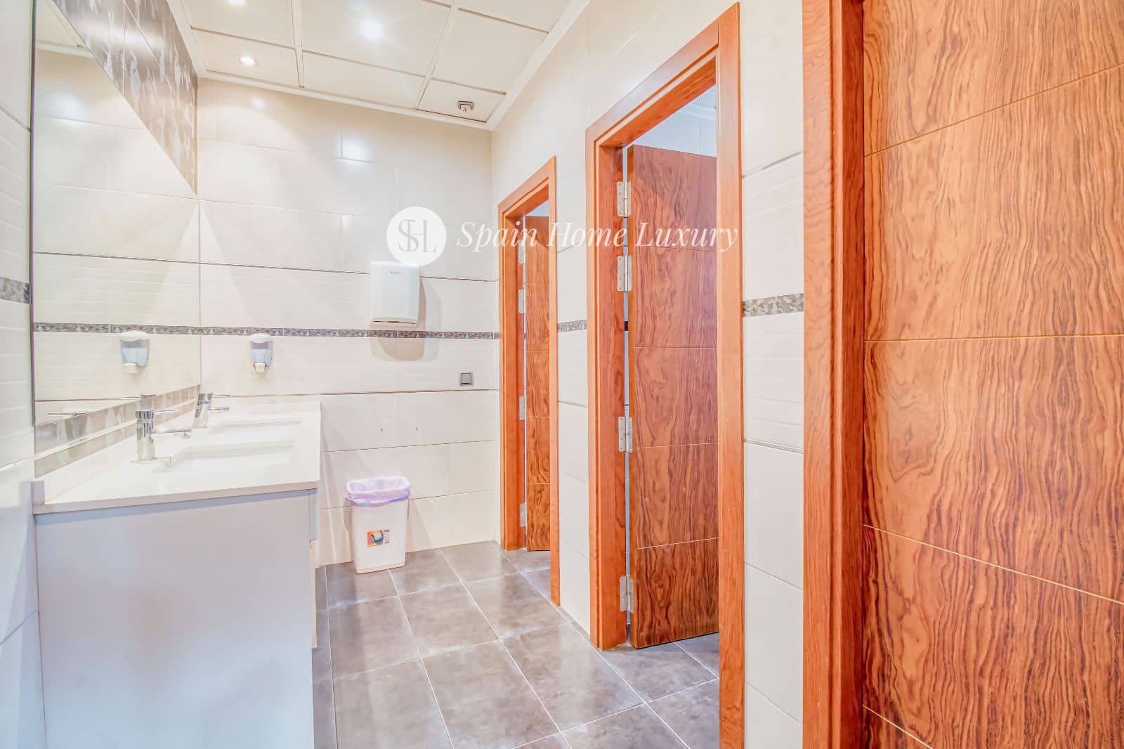 14 quarto Restaurante/Bar para venda em Alzira - 2 490 000 € (Ref: 9004113)