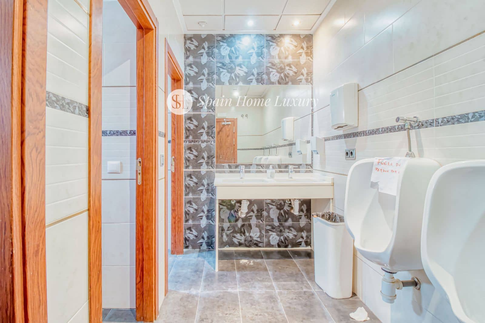 14 quarto Restaurante/Bar para venda em Alzira - 2 490 000 € (Ref: 9004113)