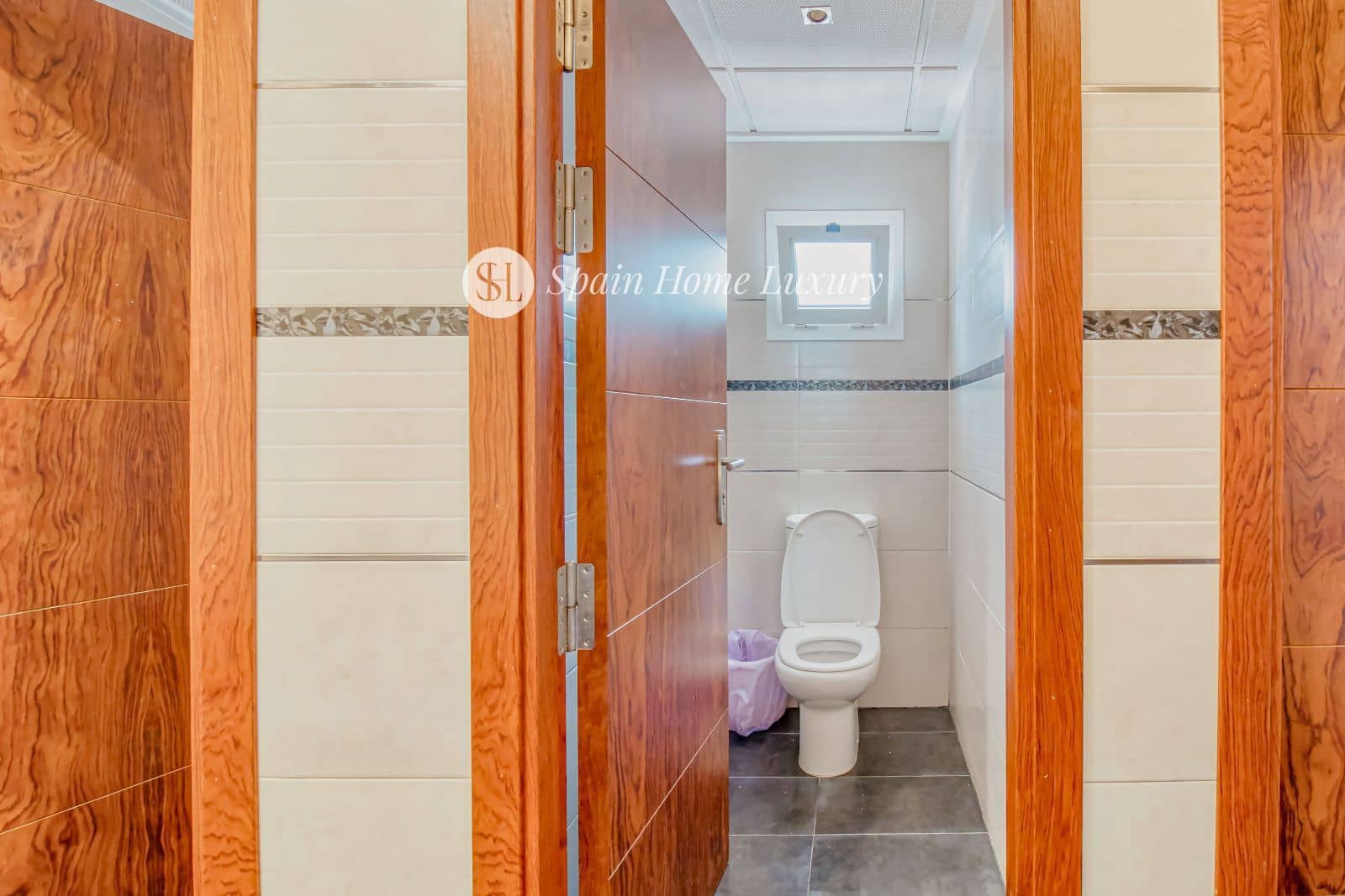 14 quarto Restaurante/Bar para venda em Alzira - 2 490 000 € (Ref: 9004113)