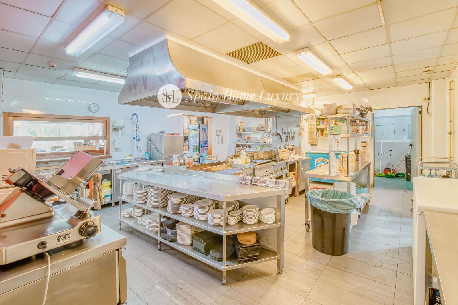 14 quarto Restaurante/Bar para venda em Alzira - 2 490 000 € (Ref: 9004113)