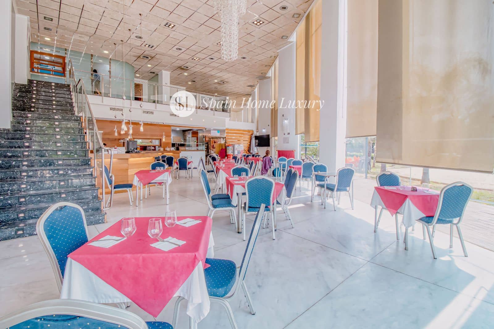 14 quarto Restaurante/Bar para venda em Alzira - 2 490 000 € (Ref: 9004113)