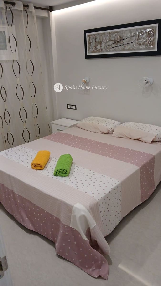 3 bedroom Flat for sale in Benidorm with pool - € 395,000 (Ref: 9028398)