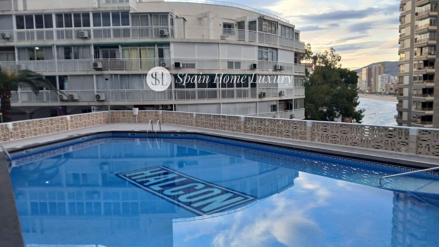 3 bedroom Flat for sale in Benidorm with pool - € 395,000 (Ref: 9028398)