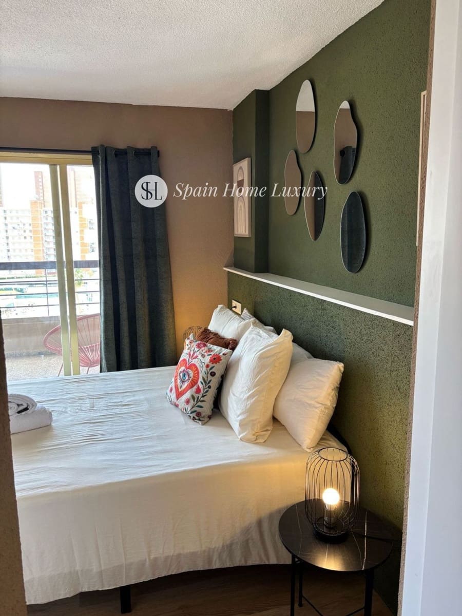 Flat for sale in Benidorm with pool - € 190,000 (Ref: 9035591)