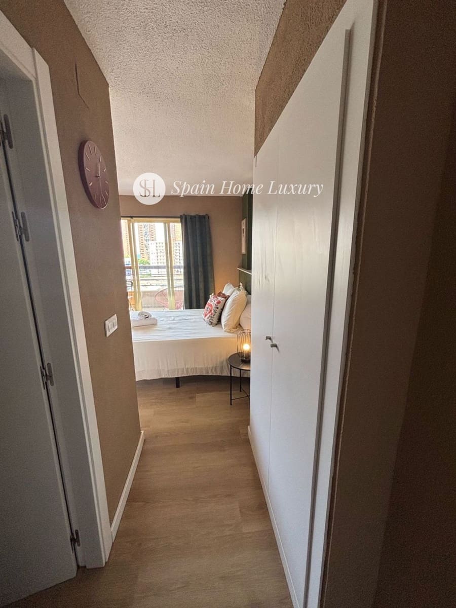 Flat for sale in Benidorm with pool - € 190,000 (Ref: 9035591)