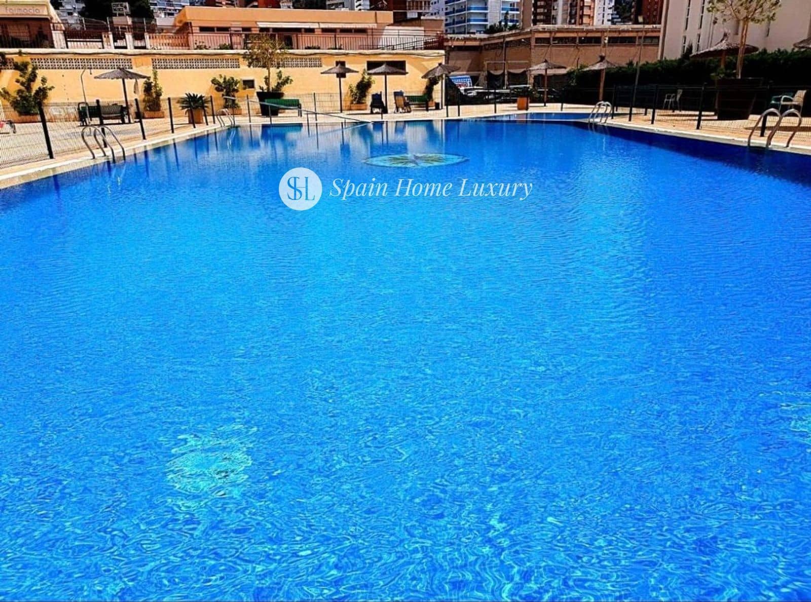 Flat for sale in Benidorm with pool - € 190,000 (Ref: 9035591)