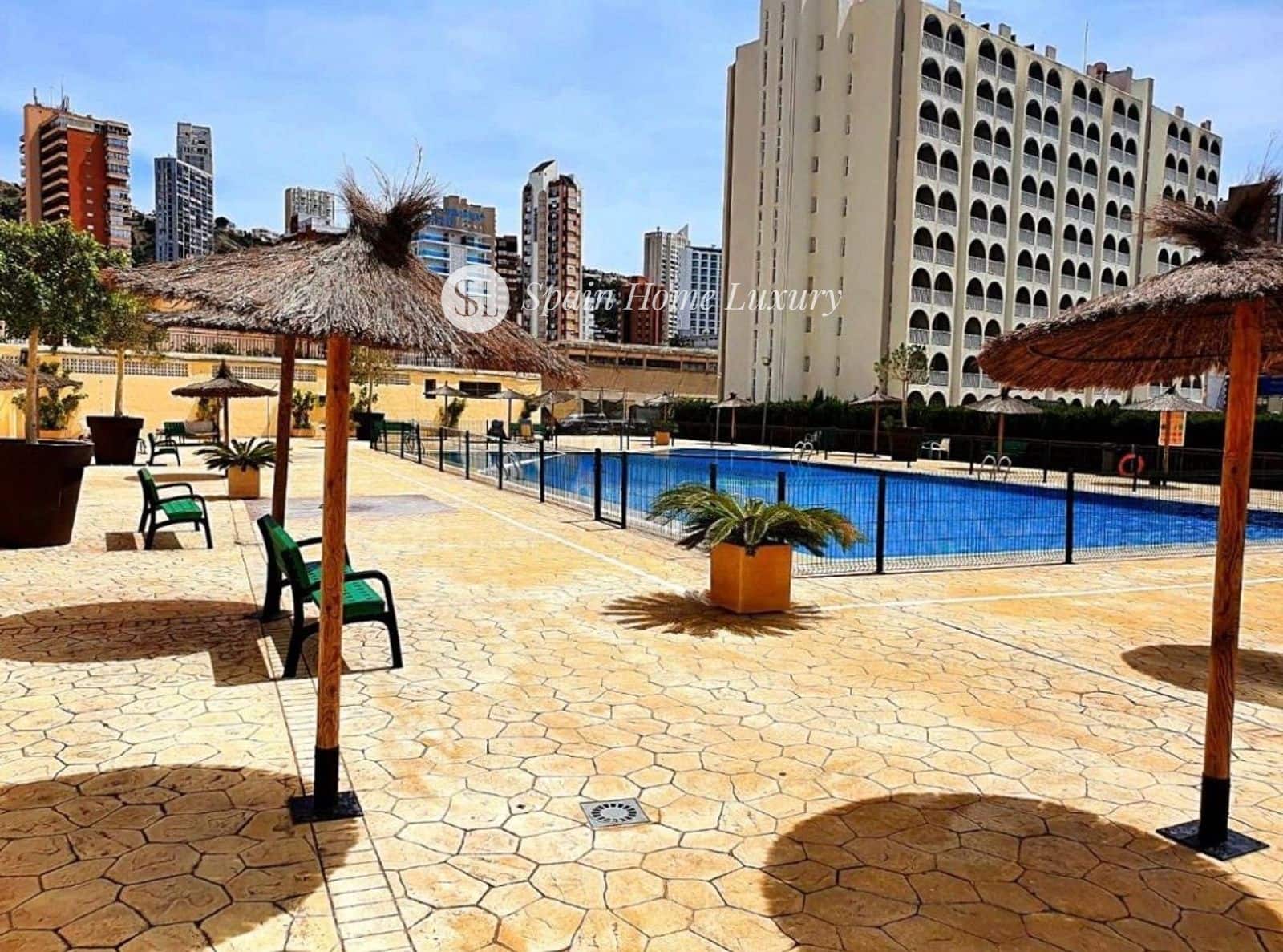 Flat for sale in Benidorm with pool - € 190,000 (Ref: 9035591)