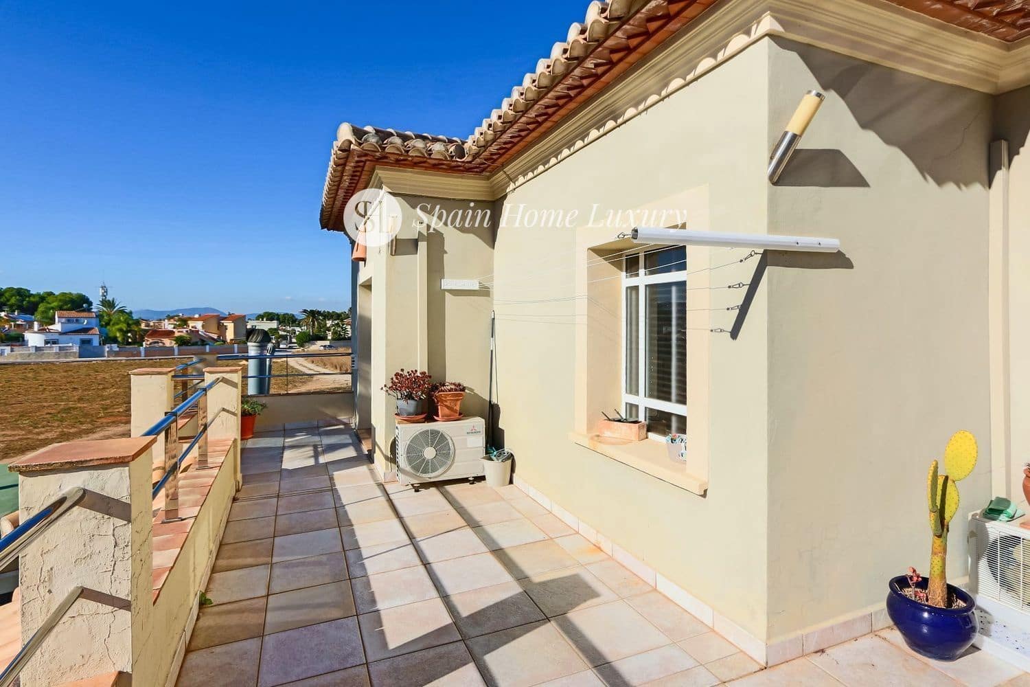 5 bedroom Villa for sale in Els Poblets with pool garage - € 690,000 (Ref: 9060766)