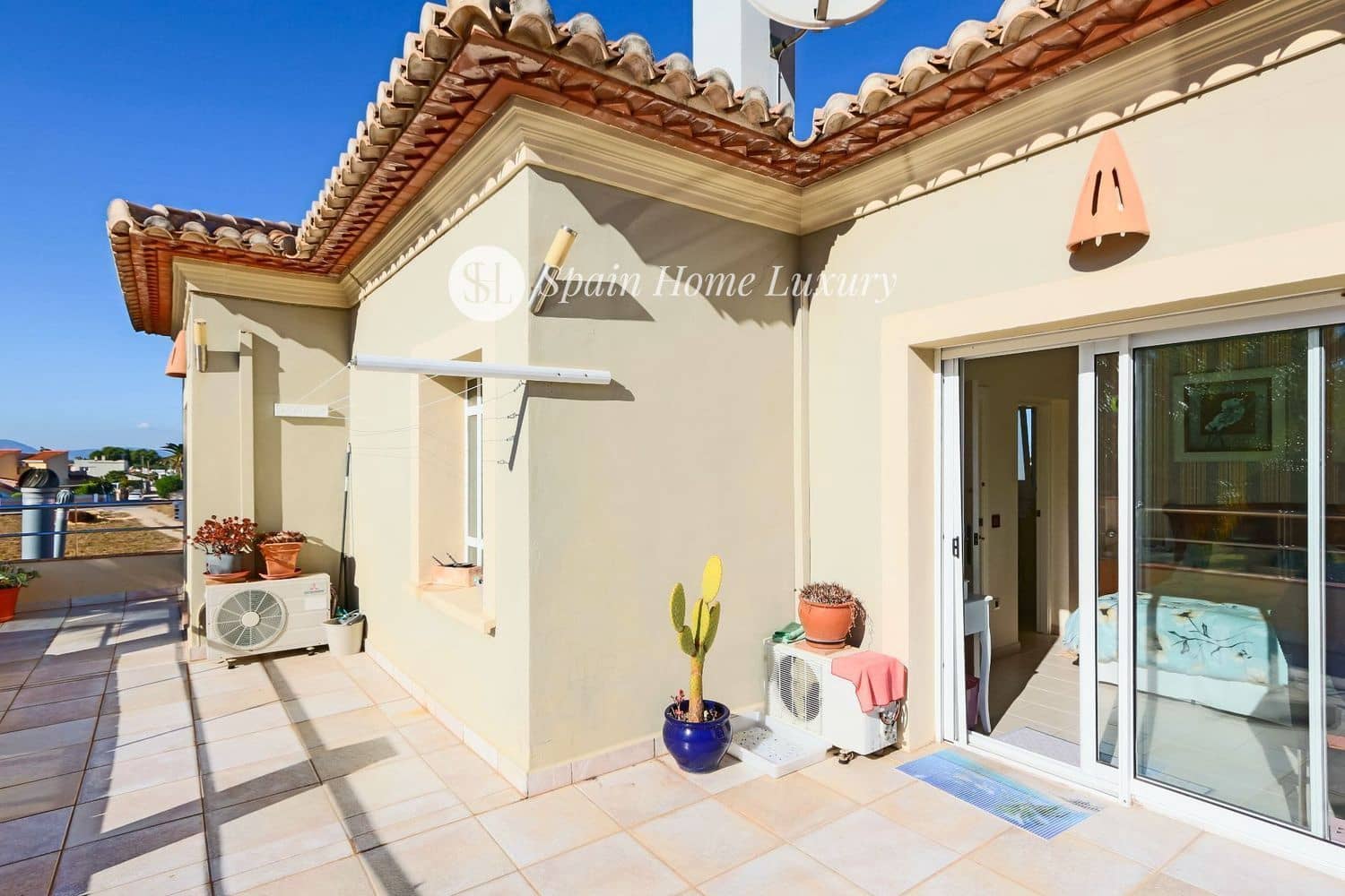 5 bedroom Villa for sale in Els Poblets with pool garage - € 690,000 (Ref: 9060766)
