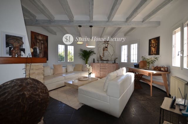 4 soverom Villa til salgs i Centro Urbano, Dénia med svømmebasseng garasje - € 779 000 (Ref: 9105928)