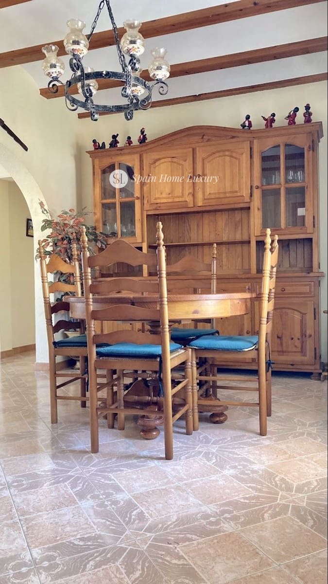 6 chambre Villa/Maison à vendre à Oliva avec garage - 500 000 € (Ref: 9117298)