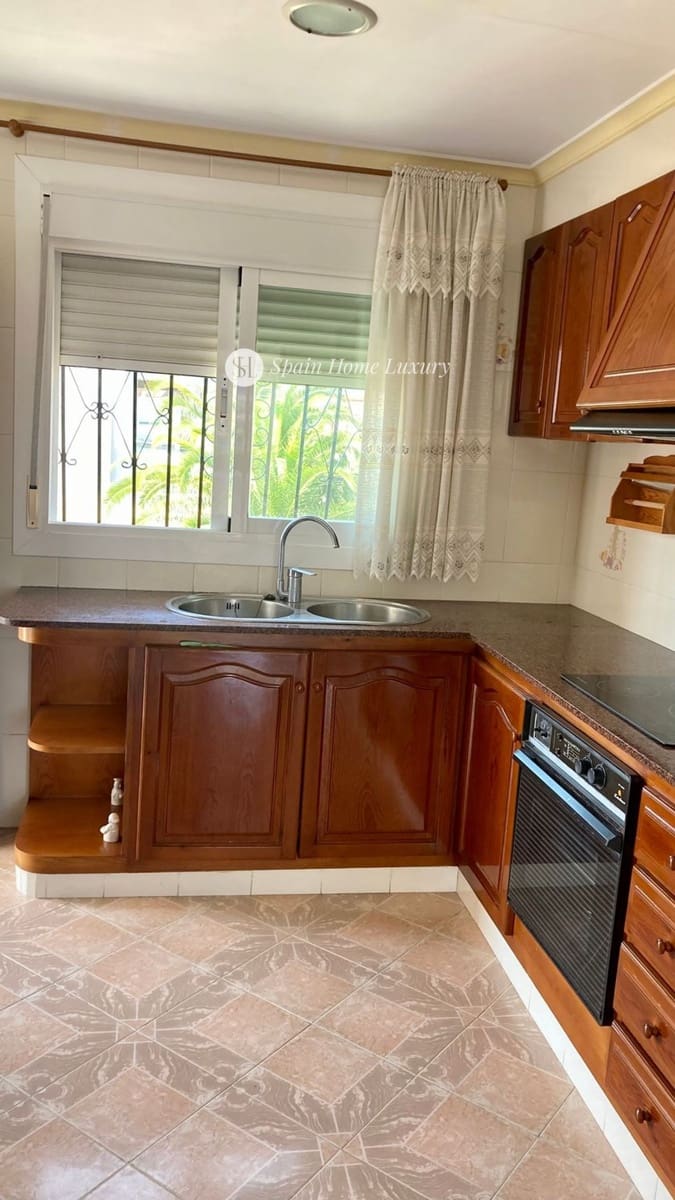 6 chambre Villa/Maison à vendre à Oliva avec garage - 500 000 € (Ref: 9117298)