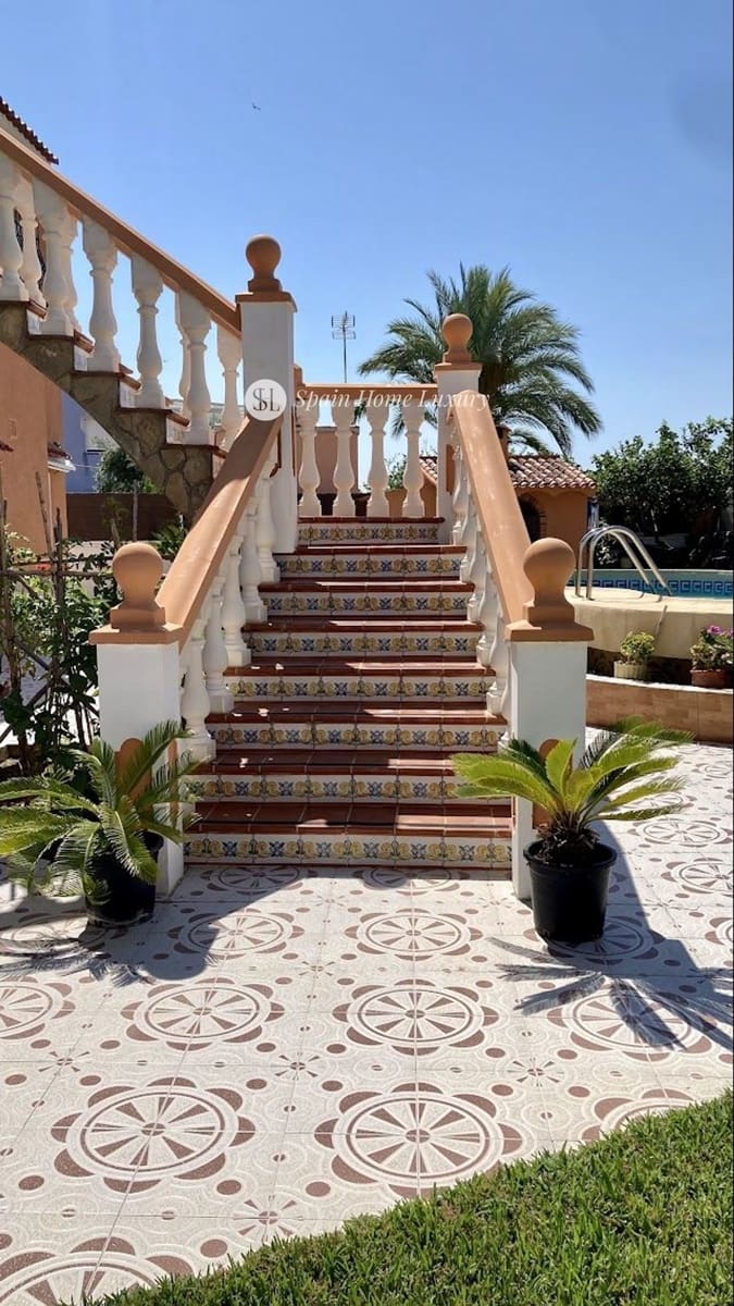 6 chambre Villa/Maison à vendre à Oliva avec garage - 500 000 € (Ref: 9117298)