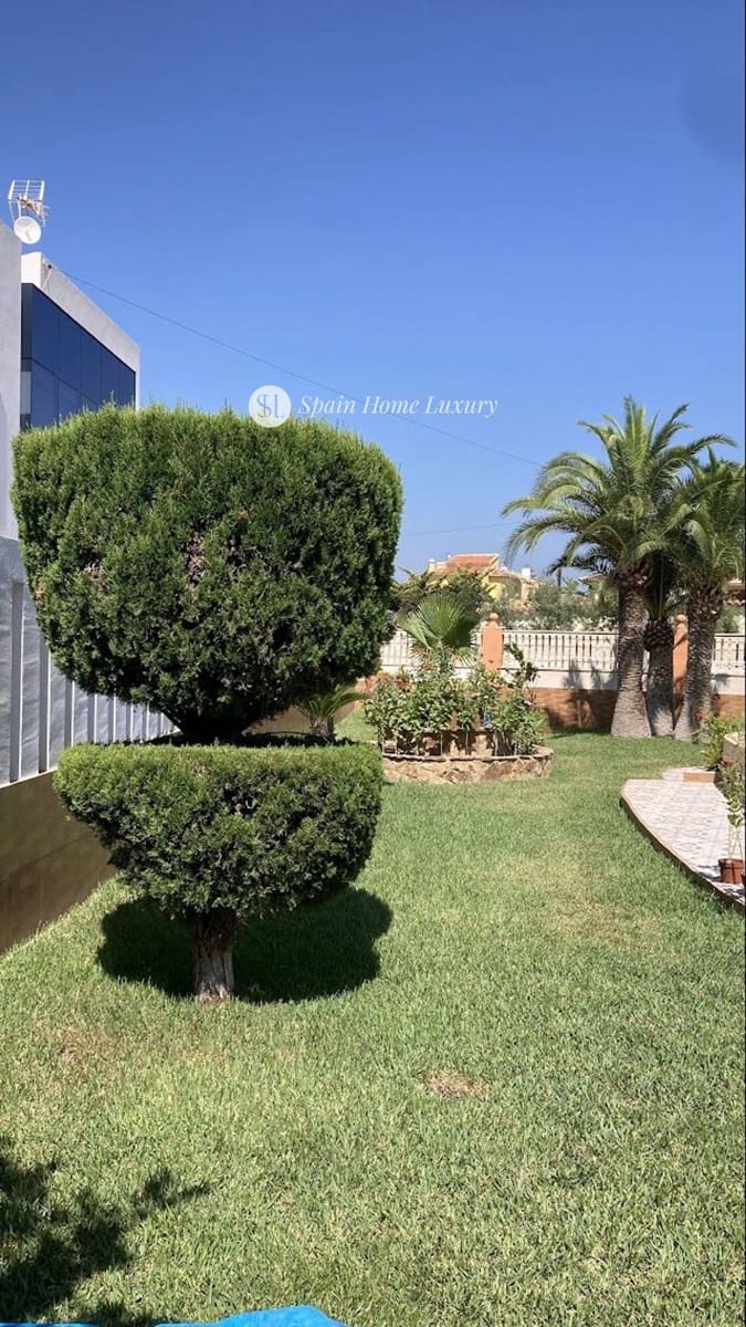 6 chambre Villa/Maison à vendre à Oliva avec garage - 500 000 € (Ref: 9117298)