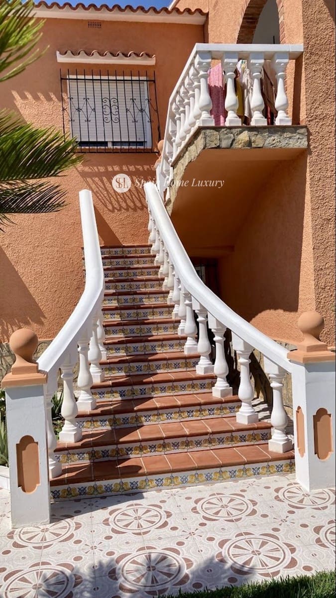 6 chambre Villa/Maison à vendre à Oliva avec garage - 500 000 € (Ref: 9117298)