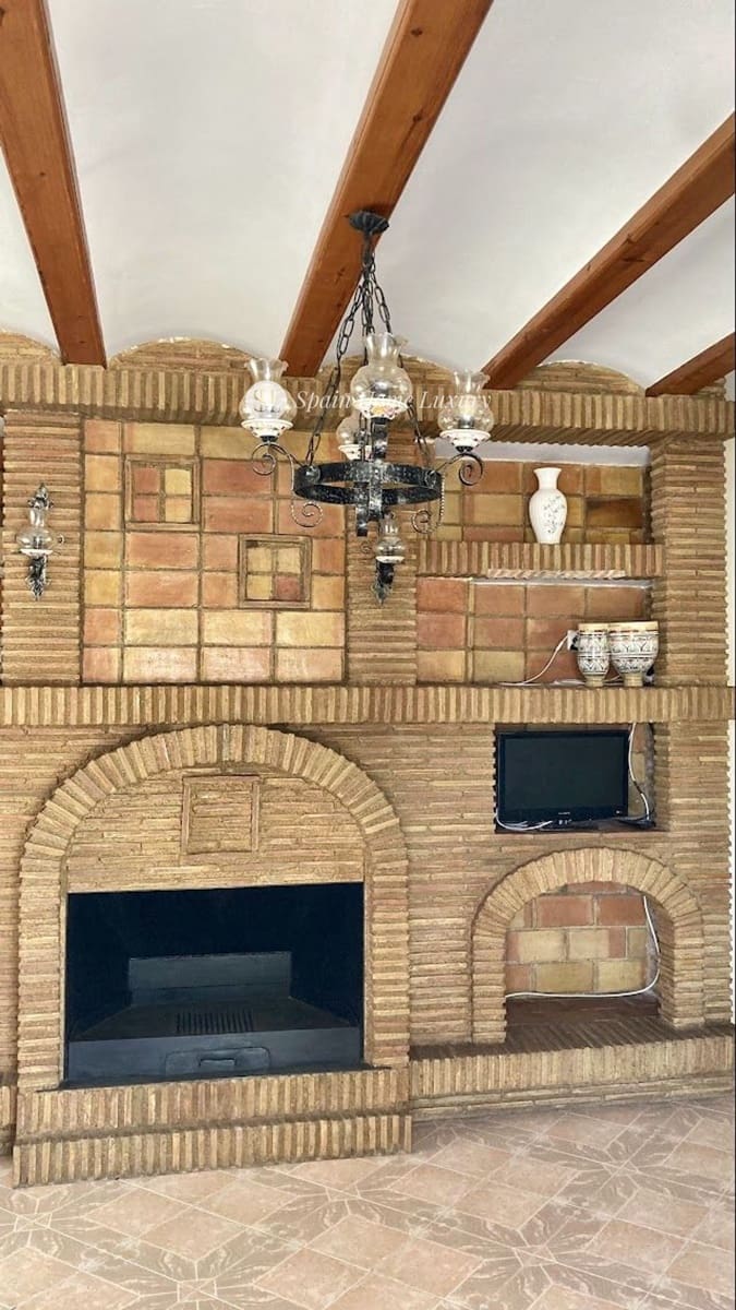 6 chambre Villa/Maison à vendre à Oliva avec garage - 500 000 € (Ref: 9117298)