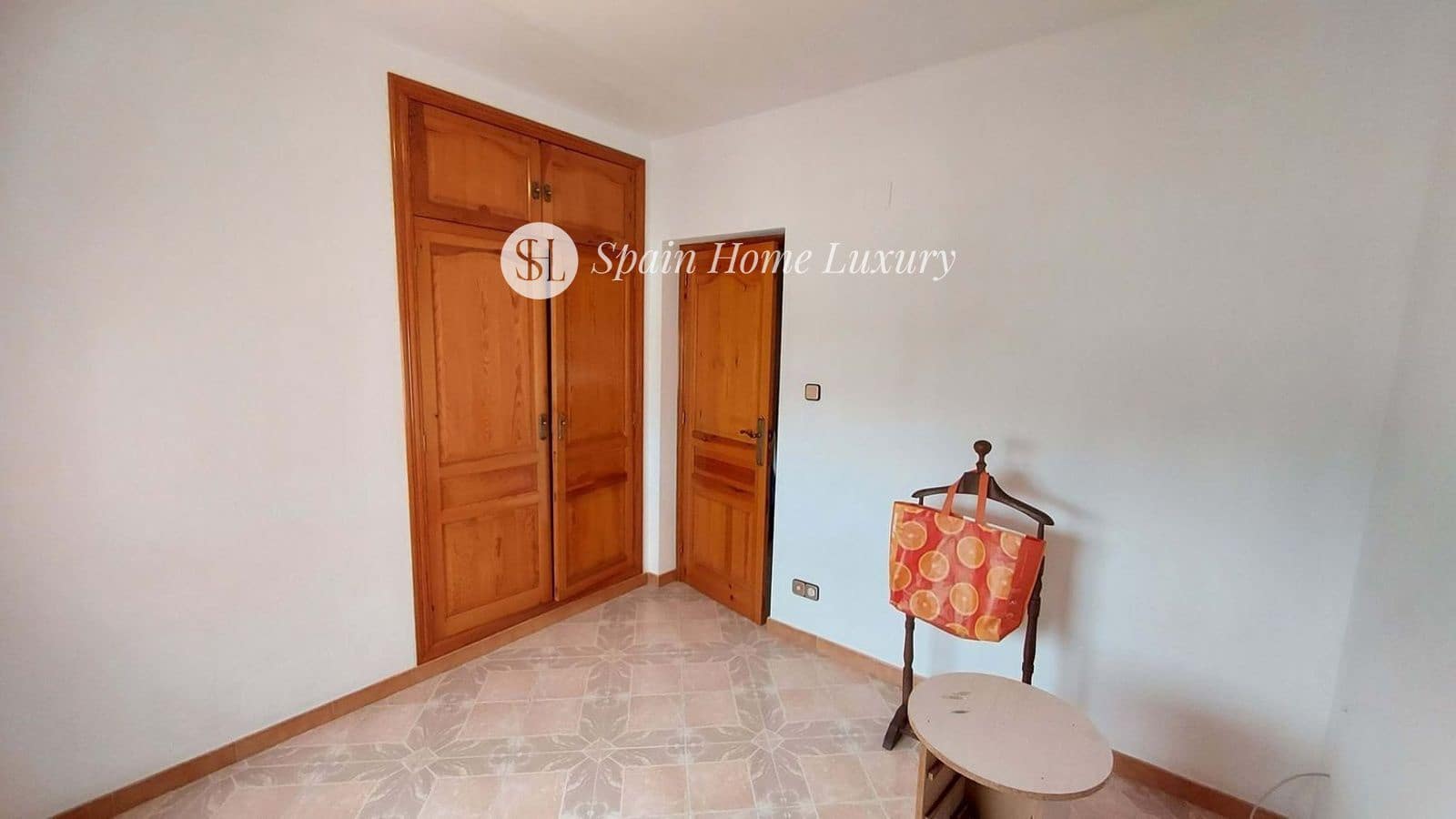 6 chambre Villa/Maison à vendre à Oliva avec garage - 500 000 € (Ref: 9117298)