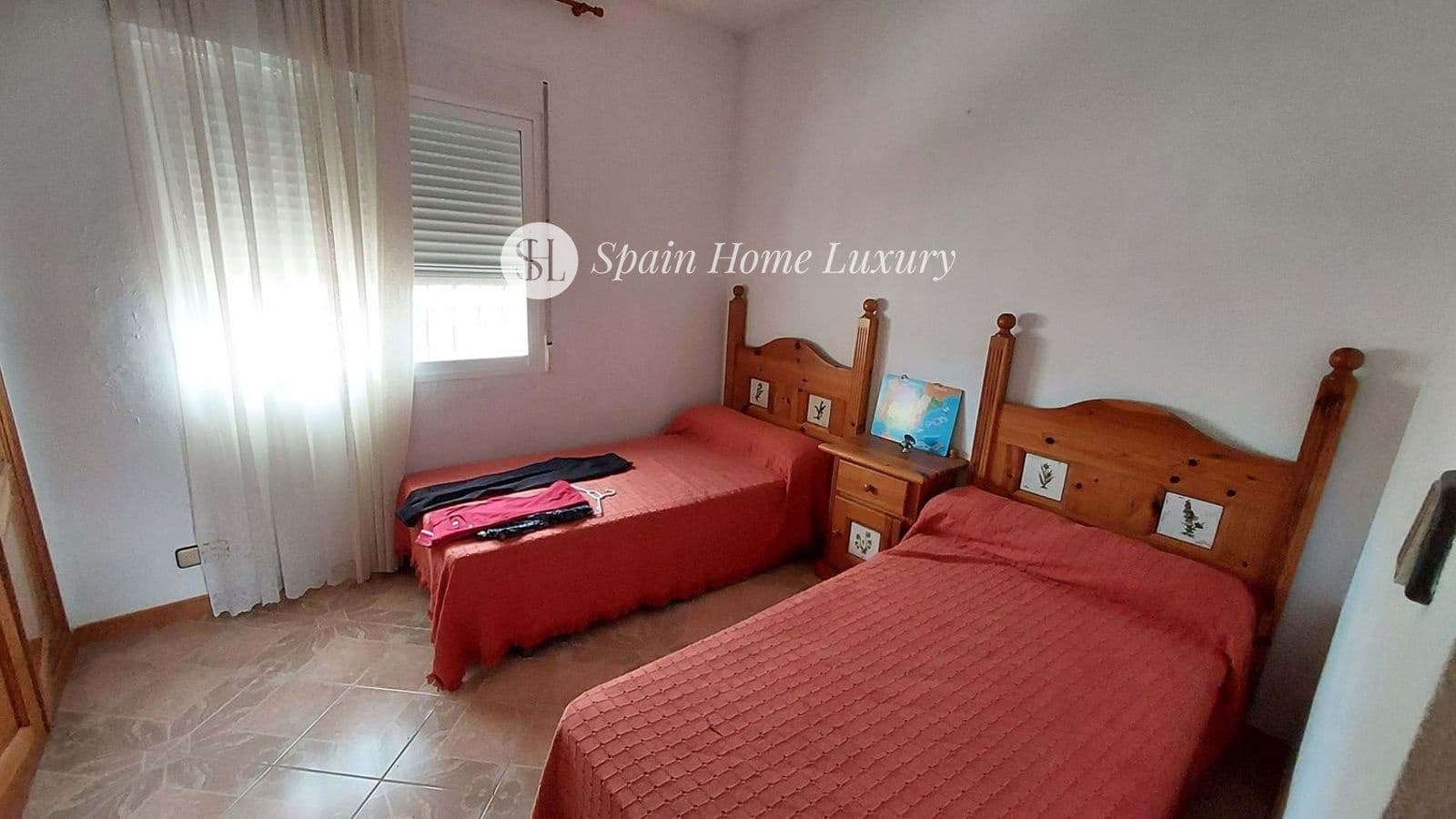 6 chambre Villa/Maison à vendre à Oliva avec garage - 500 000 € (Ref: 9117298)